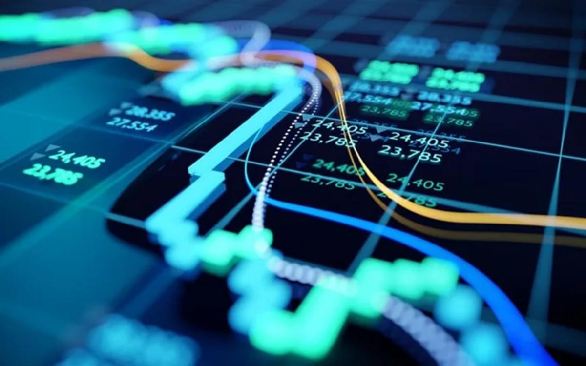 Dólar e petróleo avançam sob pressão de incertezas eleitorais e instabilidade global