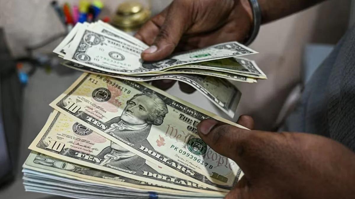 Ibovespa despenca 2,68% pressionado por bancos em dia de queda do dólar
